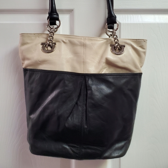 Tignanello blk/cream 3 compartment purse w/ magnetic closure, 2 outside pockets - Picture 1 of 13